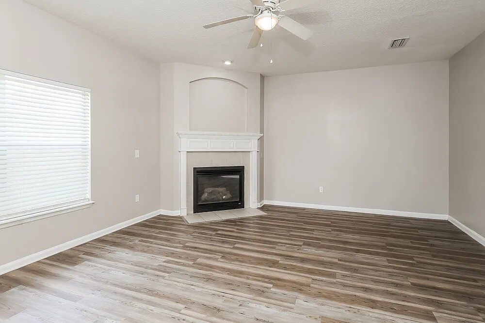 4 bed, 2.5 bath, 2475 sqft, $2,760 — Photo 4