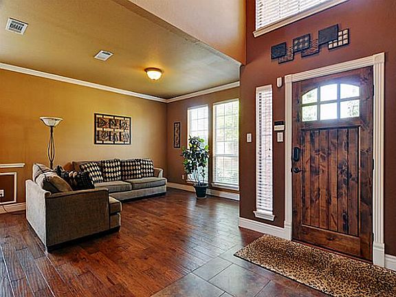4th image of 601 Parkhill Dr