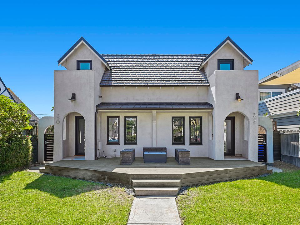 Duplex (Owner on right; rental on left)