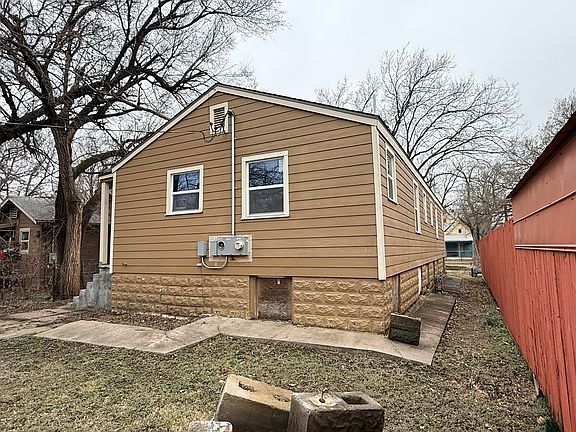 4th image of 1926 N Waco Ave