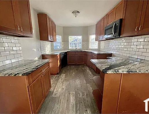 5th image of 11939 Greenglen Dr