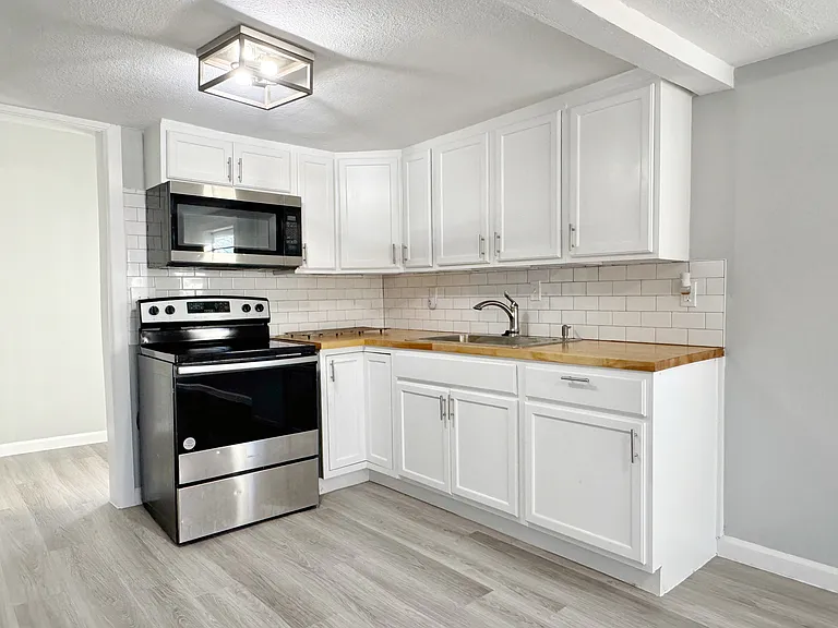 655 E Live Oak St — Photo 5