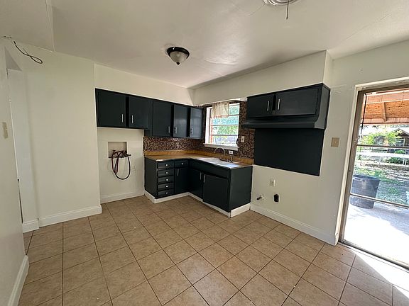 3rd image of 710 Susan Dr