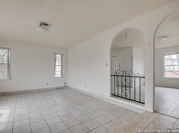 4th image of 311 Earl St