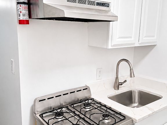 3rd image of 528 Mlk Dr #1