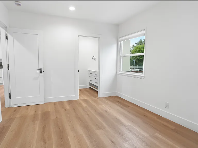 5656 Cartwright Ave — Photo 5