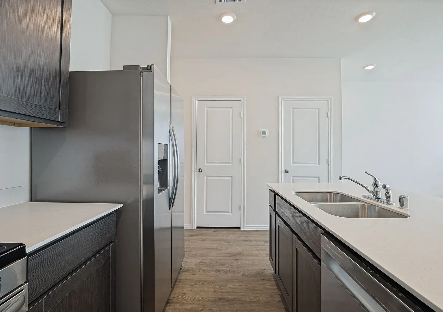 Modern 2-Bedroom Townhome in Princeton 209 Tall Cedar Way — Photo 4