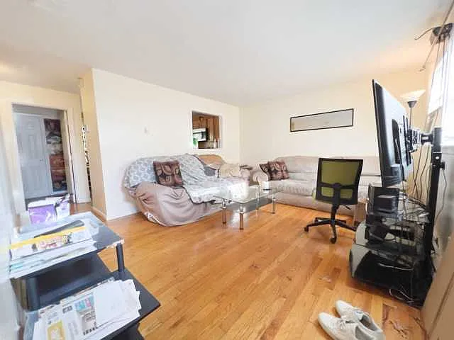 4 bed, 2.5 bath, $5,000 — Photo 4