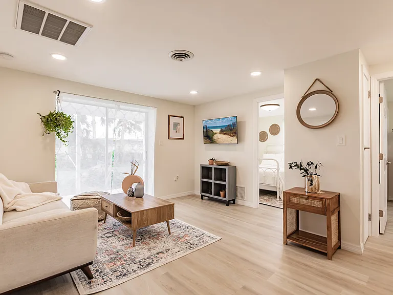 1611 Florence Ave #B — Photo 9