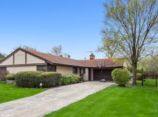3253 Sprucewood Ln, Wilmette, IL 60091