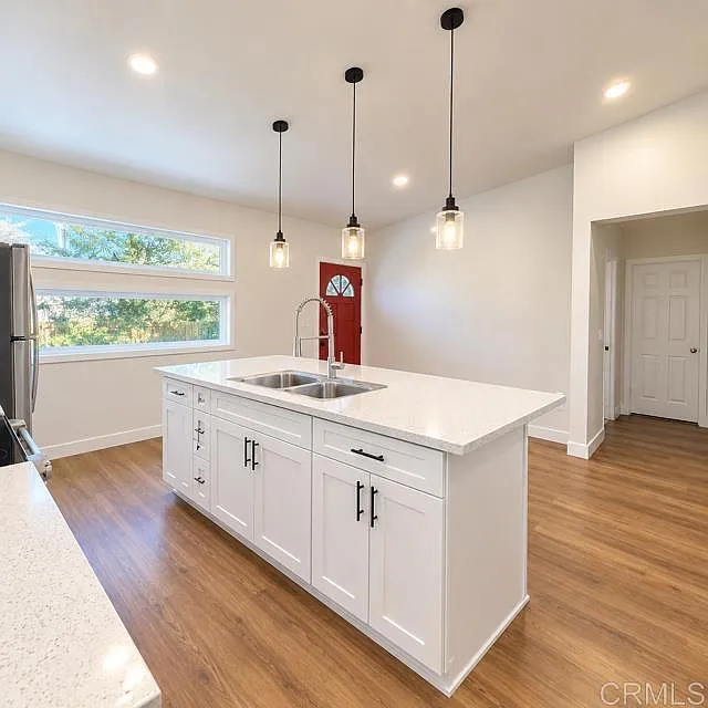 3 bed, 1100 sqft, $3,650 — Photo 2