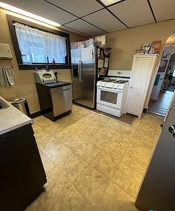 2nd image of 865 Forsythe St