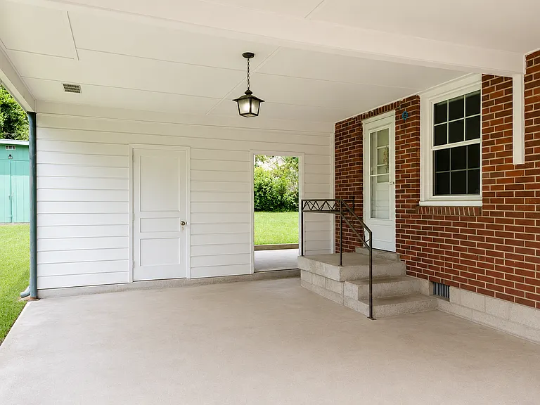 200 Graylynn Dr — Photo 4