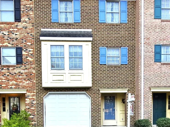 315 Valley View Dr, Waynesboro, PA 17268