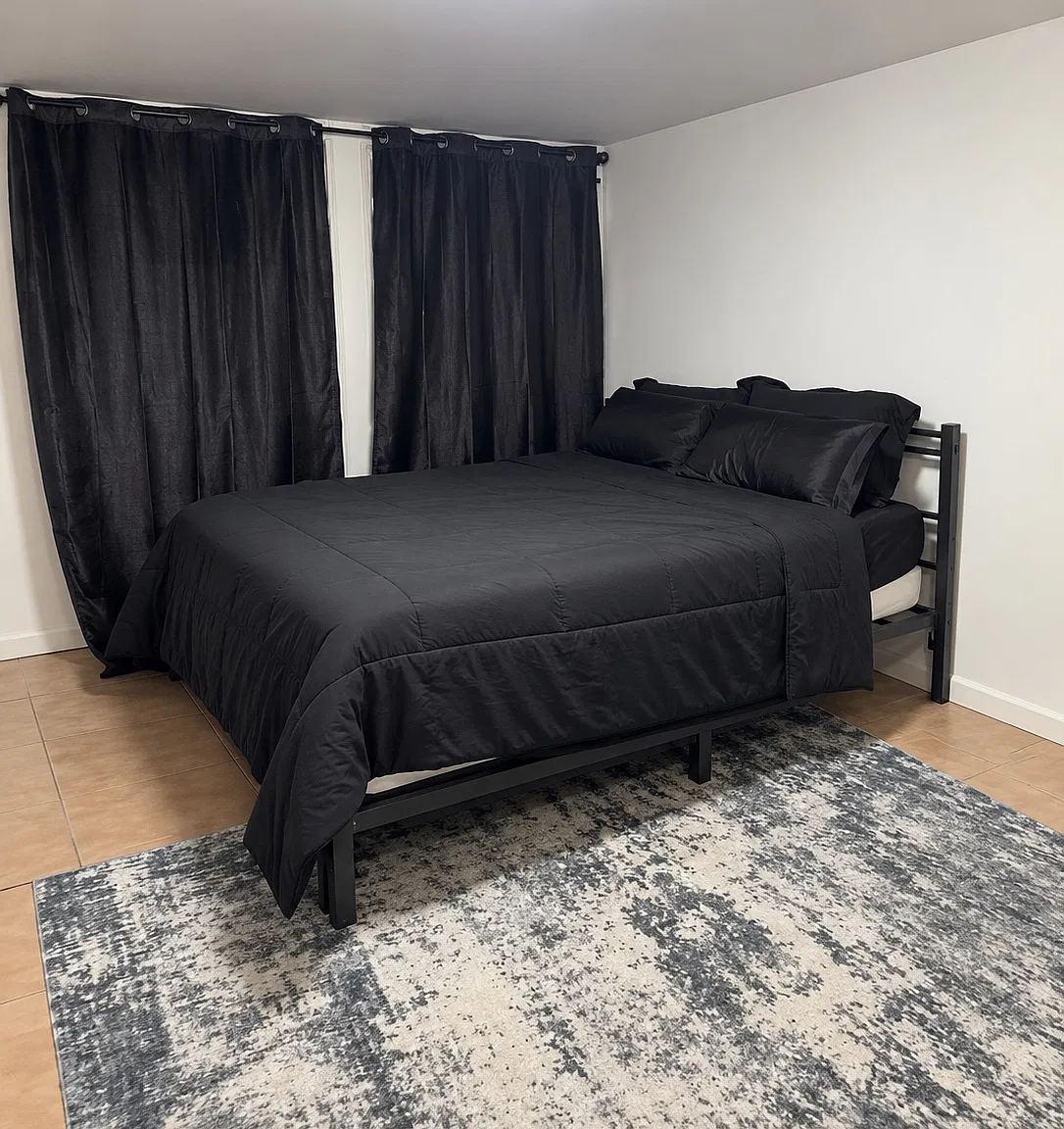 2 bed, 700 sqft, $2,400 — Photo 1