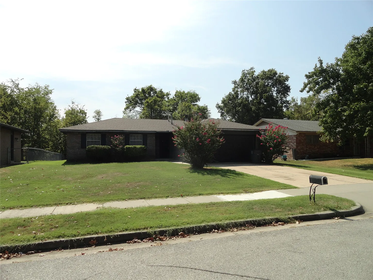 3 bed, 1.0 bath, 1136 sqft, $1,495 — Photo 1