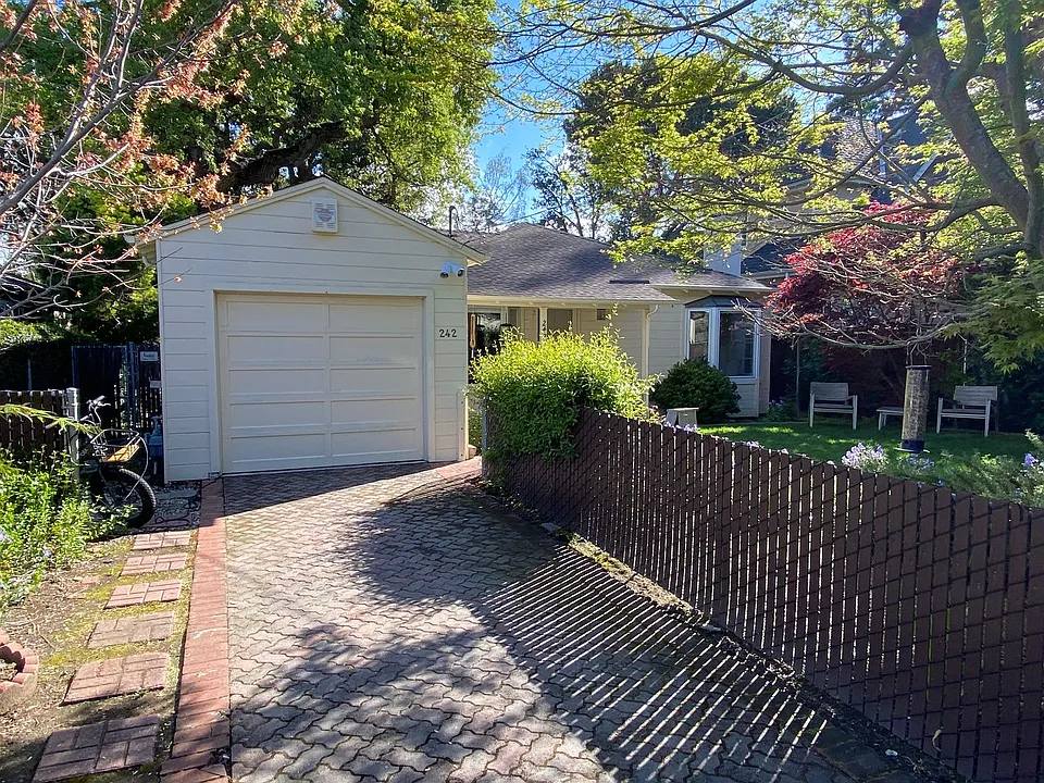 242 Stanford Ave