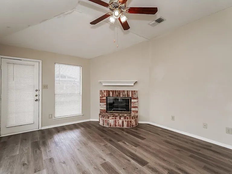 4001 Periwinkle Dr — Photo 3