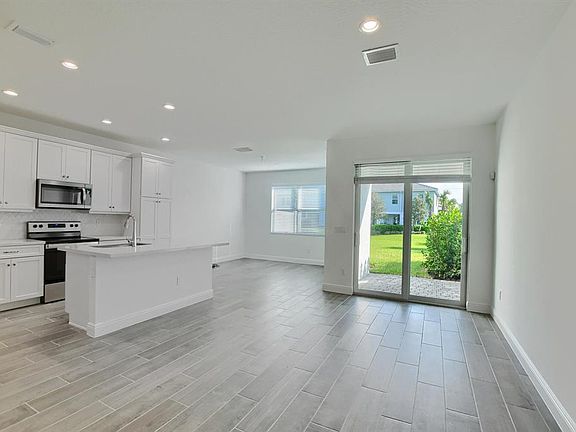 2nd image of 542 Sanderling Cir #542
