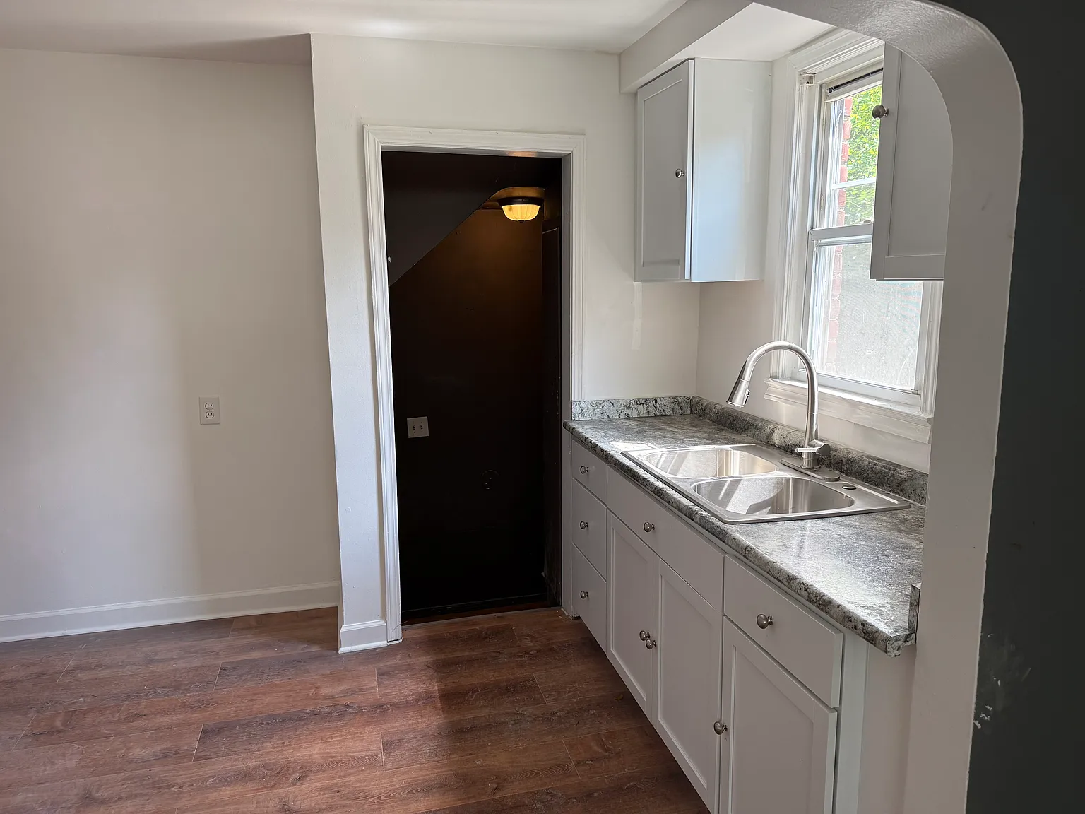 3 bed, 1018 sqft, $1,550 — Photo 3