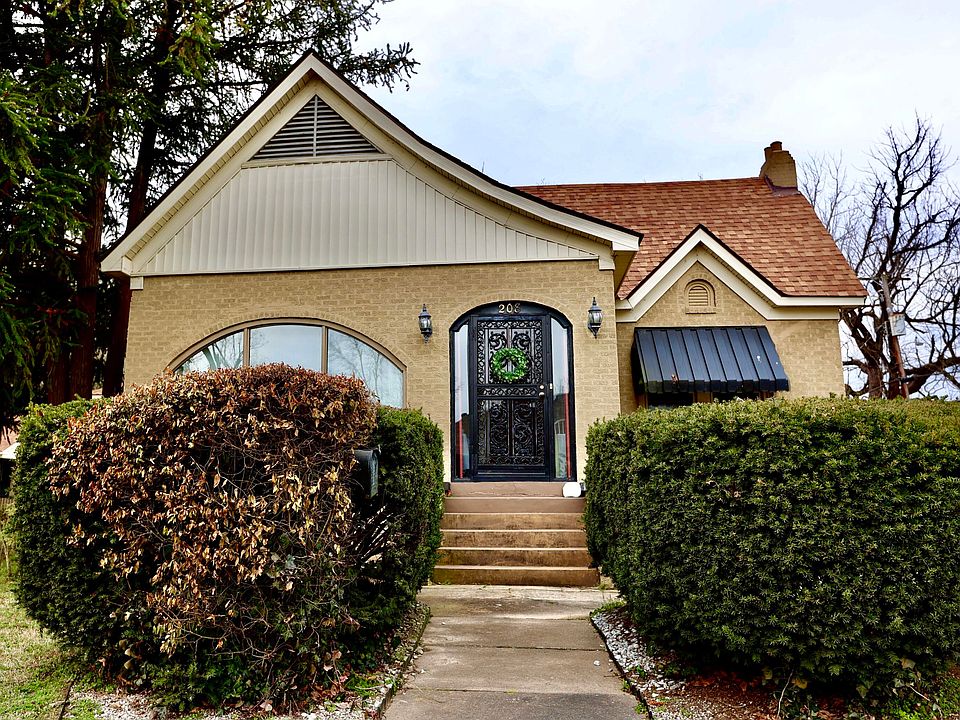 1st image of 208 S 2nd St