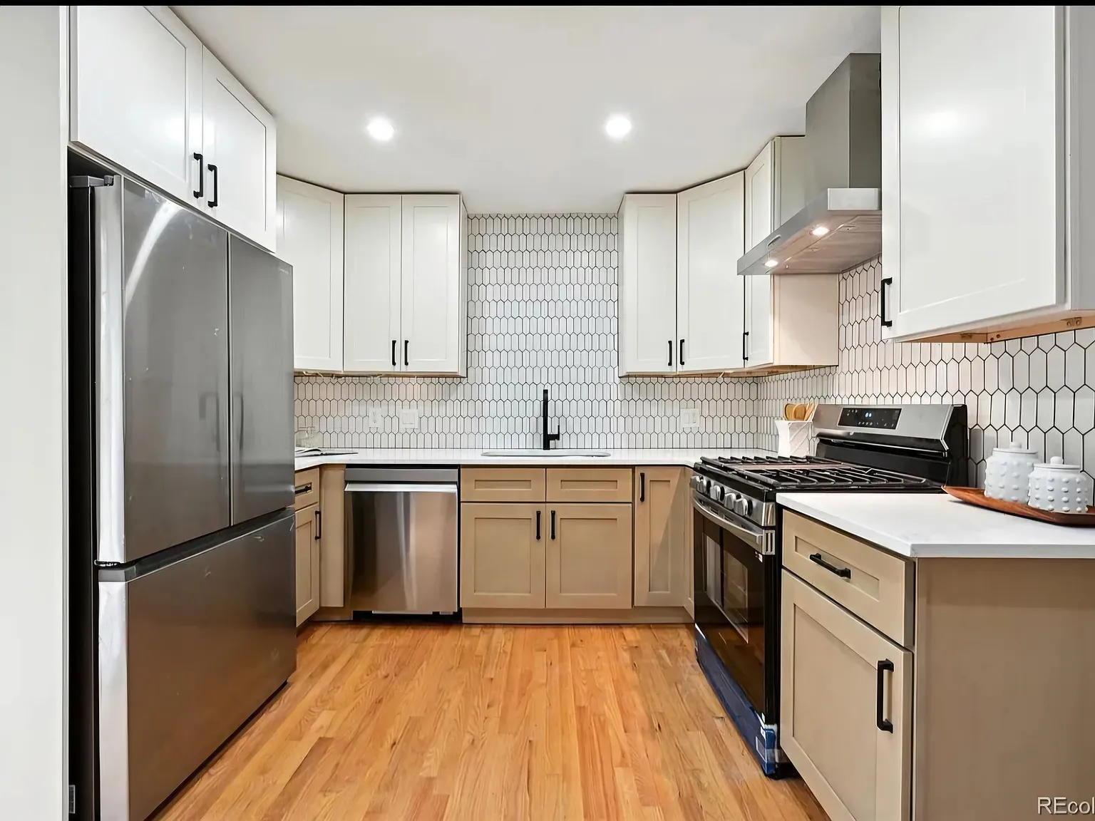 923 W 100th Pl — Photo 2