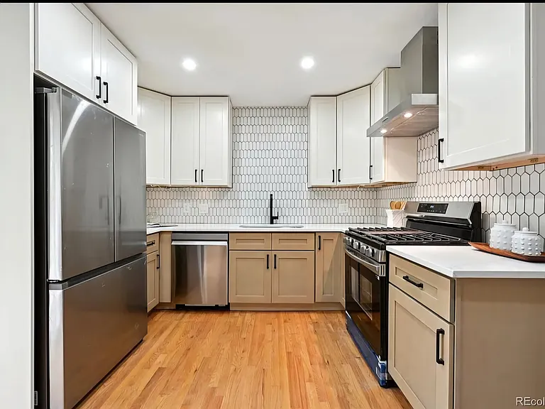 923 W 100th Pl — Photo 2