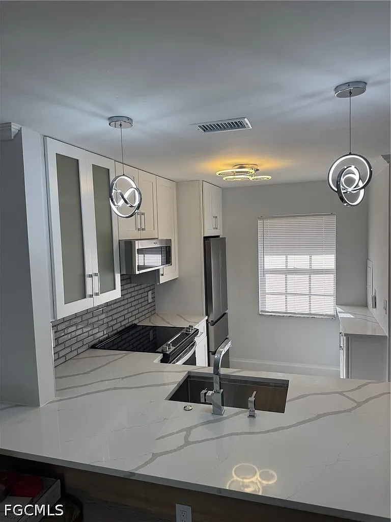2 bed, 2.0 bath, 884 sqft, $1,600 — Photo 3