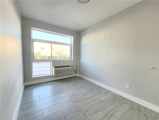 Rented by 18 REALTY | media 23