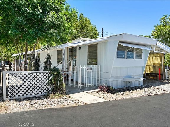 3rd image of 2150 S San Jacinto Ave #28