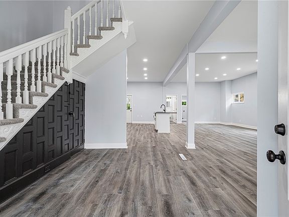 3rd image of 22 Hawthorne Ave