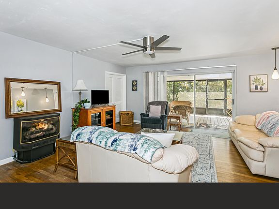 3rd image of 305 Washington Ave