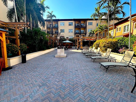 3rd image of 100 4th Ave S APT 226