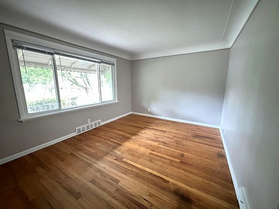 2nd image of 304 W Evelyn Ave