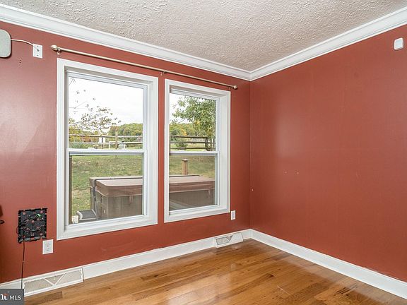 4th image of 1109 Parkersburg Tpke