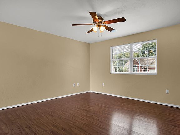 4th image of 22 Cottonwood Glen Dr