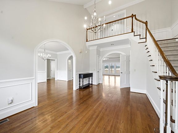 5th image of 304 Racket Rd