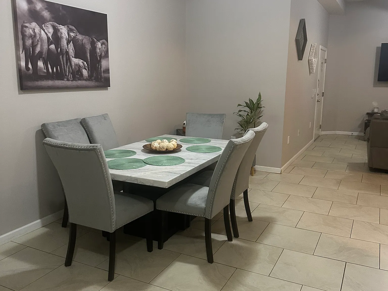 2 bed, 1200 sqft, $2,250 — Photo 2