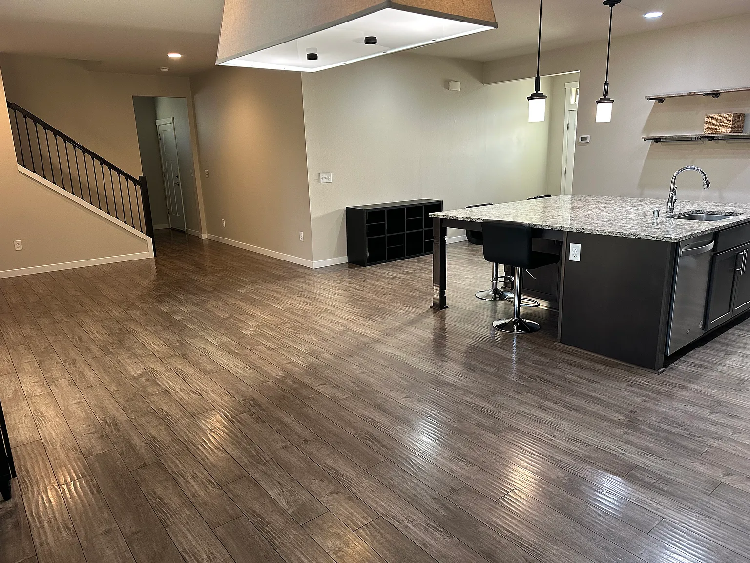 3 bed, 2252 sqft, $3,750 — Photo 4