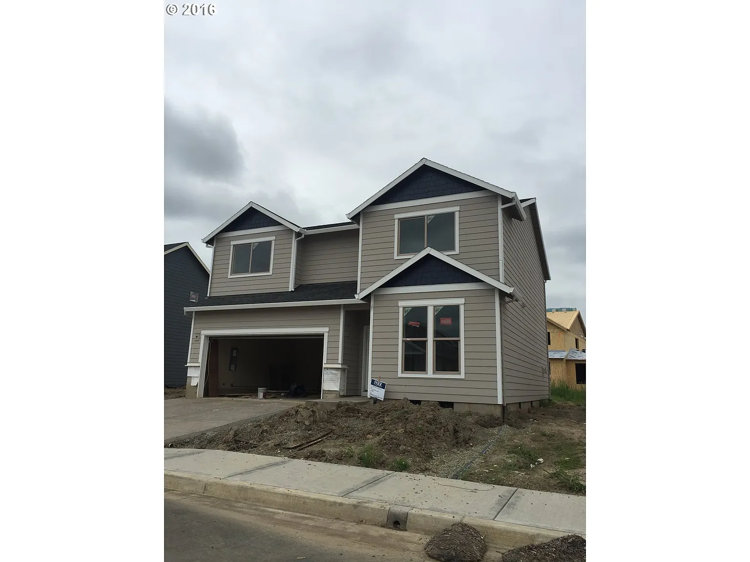 672 Kelsey Loop photo 1