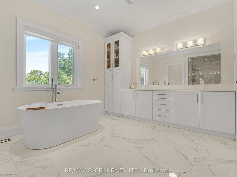 49 Kenton Dr — Photo 24