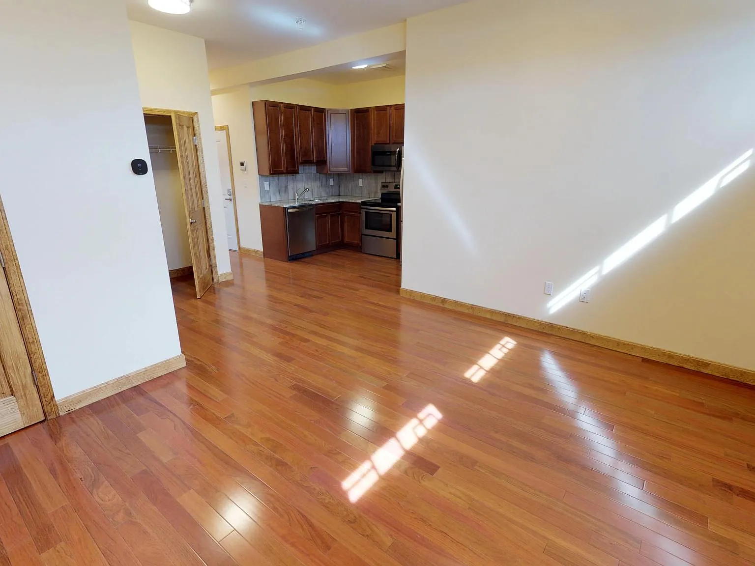 2 bed, 875 sqft, $2,195 — Photo 3