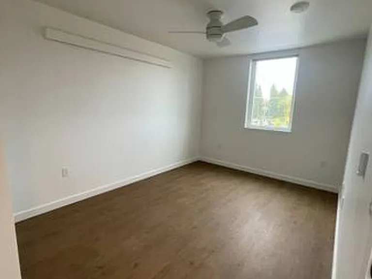 5560 NE 42nd Ave — Photo 29