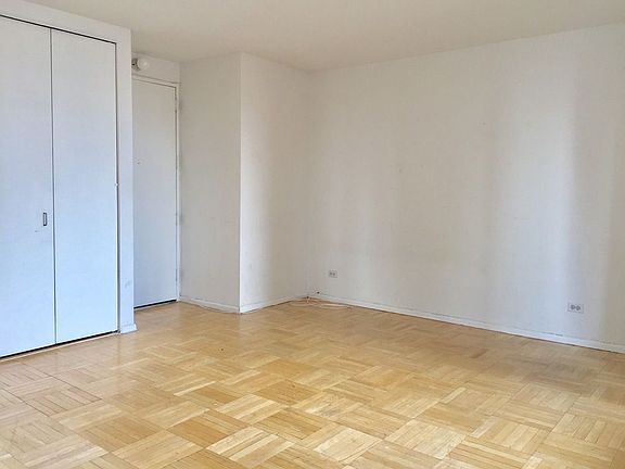 3rd image of 232-236 E 47th St #31D