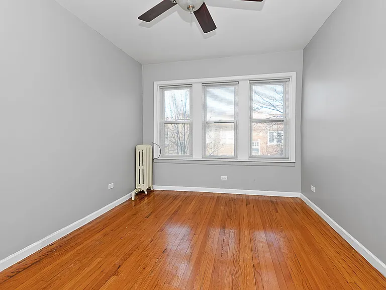 6200 S Albany Ave — Photo 5