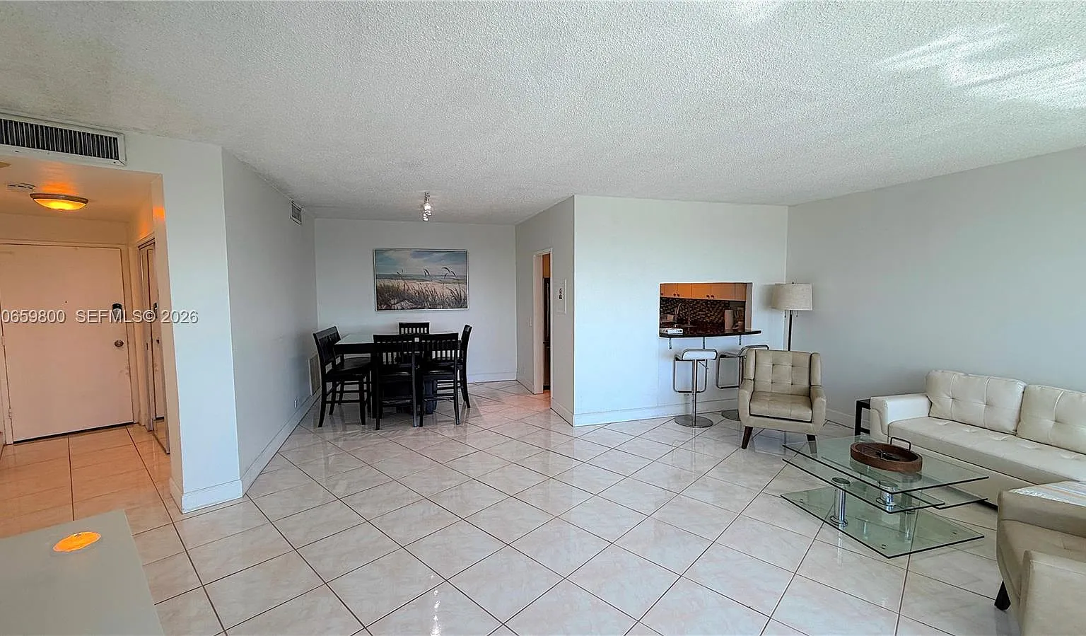 Alexander Towers Condo — Photo 3