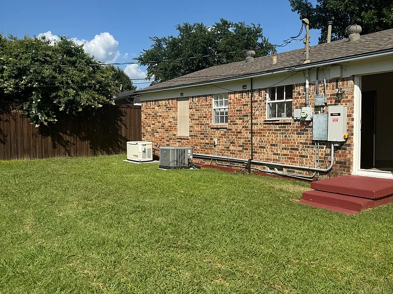 1807 Highland St — Photo 20