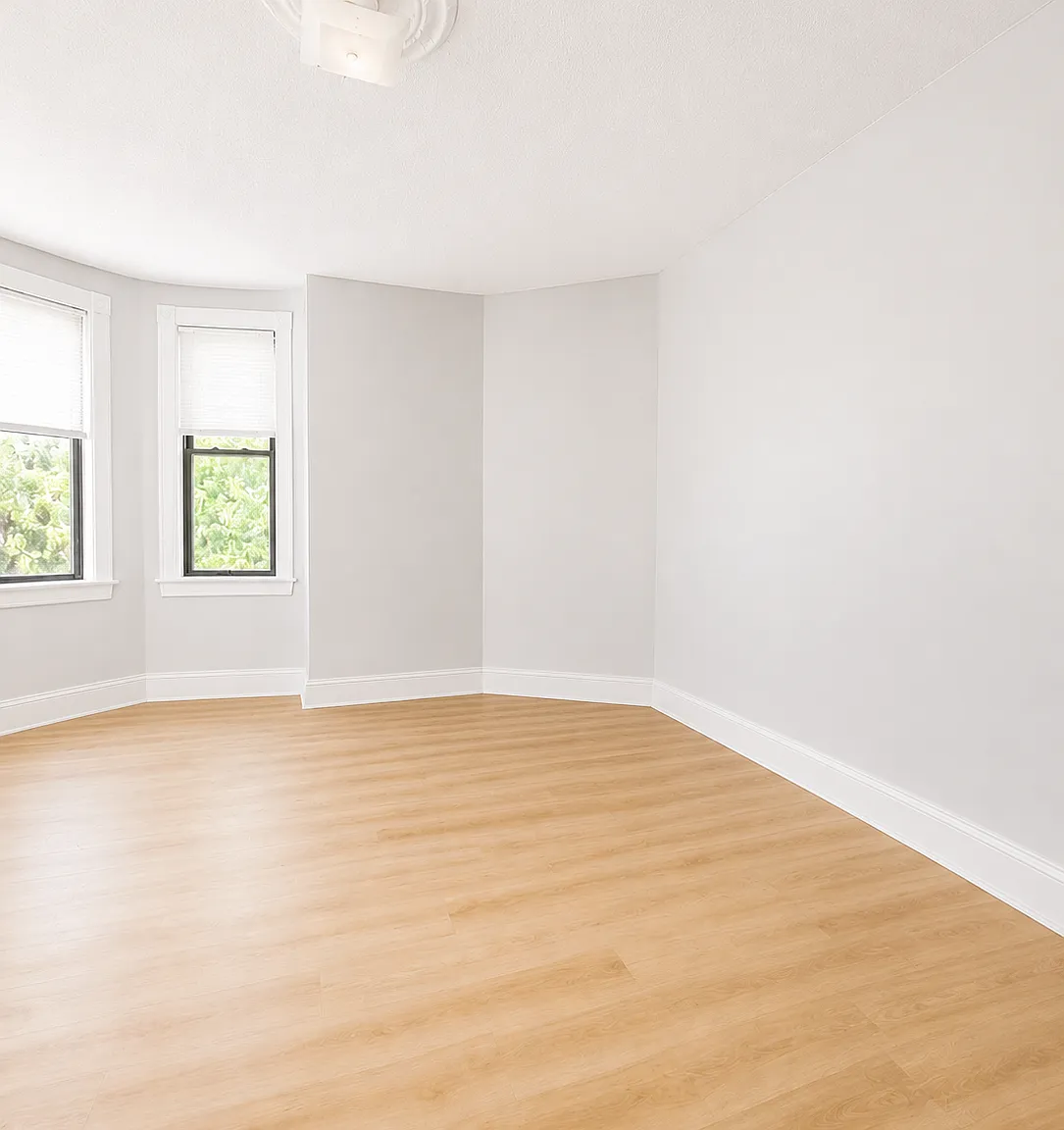 3 bed, 950 sqft, $2,970 — Photo 2