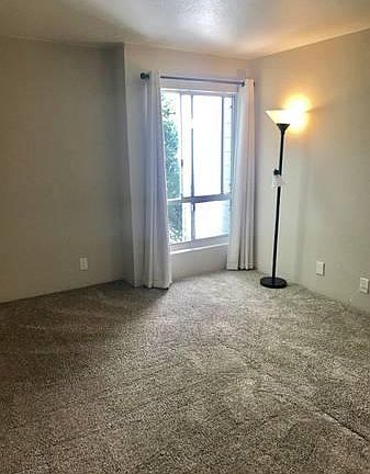 3rd image of 130 Larkspur Plaza Dr