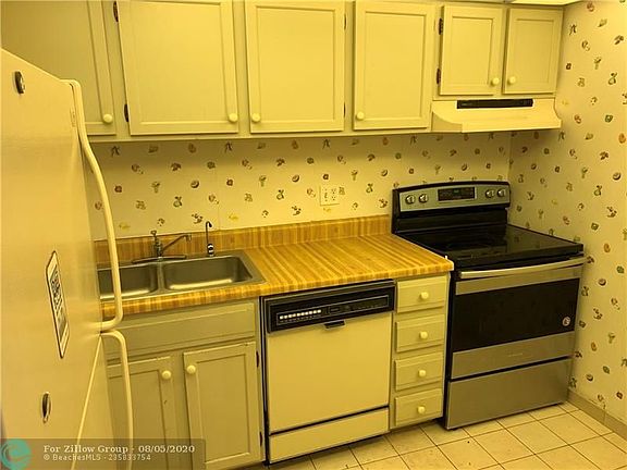 4th image of 3670 N Inverrary Dr #1K